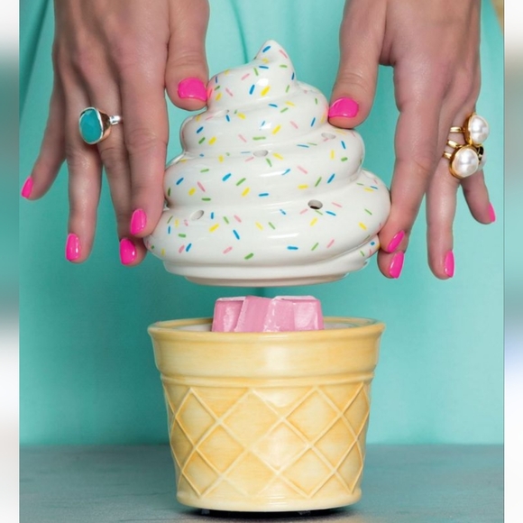 New Scentsy Ice Cream Cone Earmer - LId Only - Picture 1 of 8